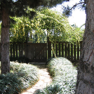 Idee per un giardino tradizionale in ombra nel cortile laterale