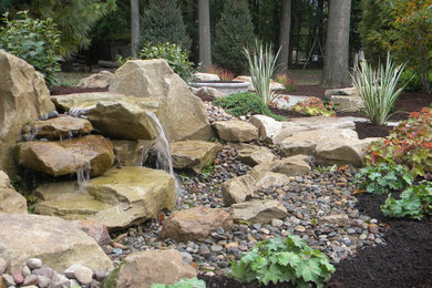 Design ideas for a traditional garden in Cleveland.