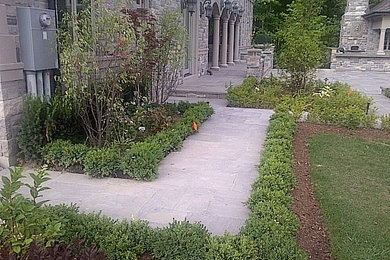Photo of a large full sun stone landscaping in Toronto.