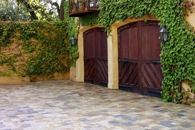Inspiration for a mid-sized mediterranean concrete paver driveway in San Francisco.