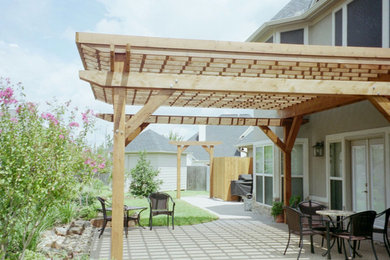 Design ideas for a mid-sized landscaping in Austin.