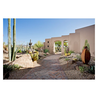 Phoenix Home & Garden - NATURALISTIC DESERT GARDEN - Southwestern ...