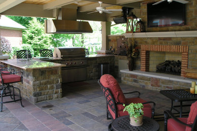 Design ideas for a rustic patio in Cleveland.