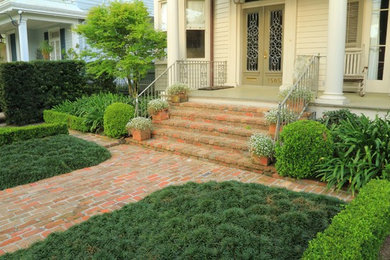 Design ideas for a mid-sized traditional full sun backyard brick landscaping in New Orleans for spring.