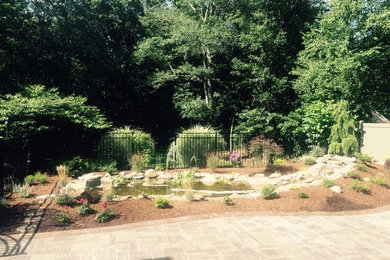 Design ideas for a traditional landscaping in Bridgeport.