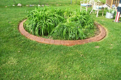 This is an example of a traditional backyard mulch landscaping in Detroit.