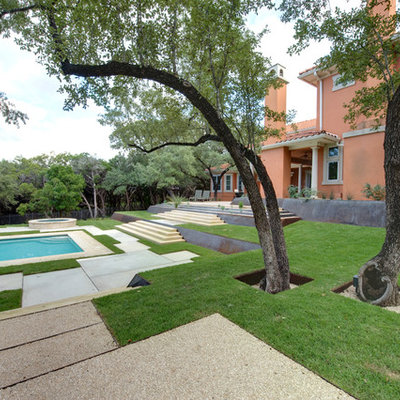 Photo of a contemporary retaining wall landscape in Austin.