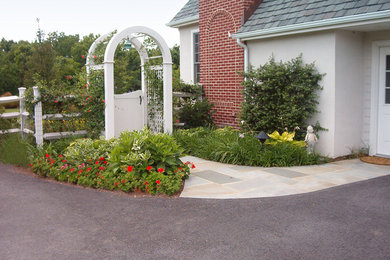 Photo of a contemporary landscaping in Philadelphia.