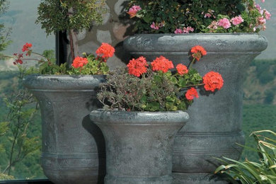 Pot's Planters and Urns