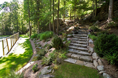 Inspiration for a traditional garden in New York with natural stone paving.