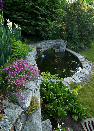 Traditional Landscape by Private Gardens Design