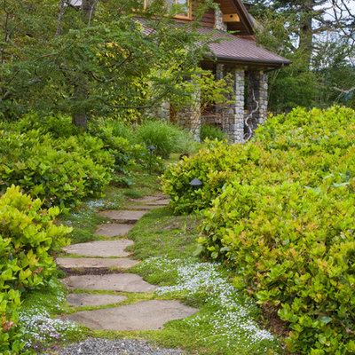 Inspiration for a traditional landscaping in Seattle.