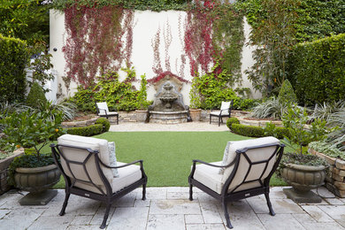 Пример оригинального дизайна: участок и сад на внутреннем дворе в классическом стиле