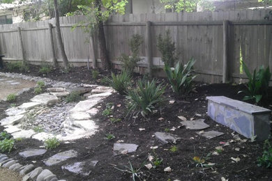 Photo of an eclectic landscaping in Austin.