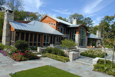 This is an example of a contemporary garden in Milwaukee.
