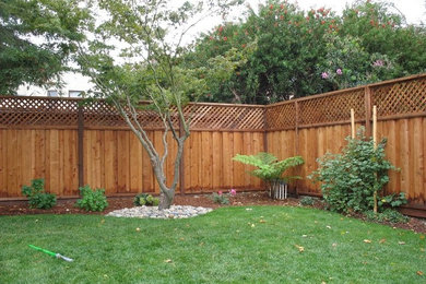 Inspiration for a mid-sized traditional partial sun backyard mulch landscaping in San Francisco.