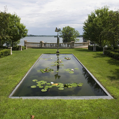 Design ideas for a traditional water fountain landscape in Minneapolis.