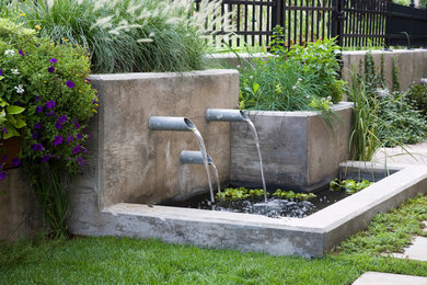 デンバーにあるコンテンポラリースタイルのおしゃれな庭の噴水の写真