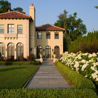 Photo of a mediterranean full sun formal garden in Chicago.
