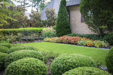 Design ideas for a traditional landscaping in Other.