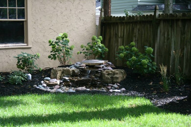 Photo of a traditional backyard landscaping in Kansas City.