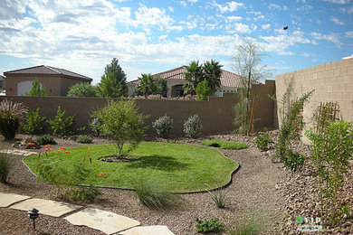 Inspiration for a traditional landscaping in Las Vegas.