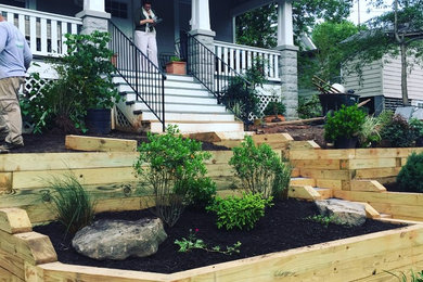 Inspiration for a traditional front garden in DC Metro with a retaining wall.