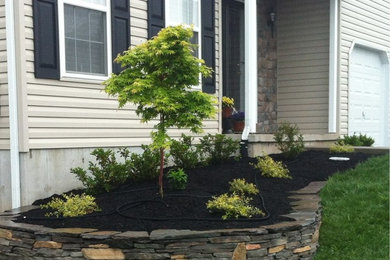 This is an example of a classic garden in Philadelphia with natural stone paving.