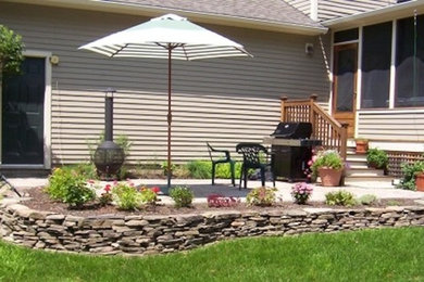Design ideas for a traditional landscaping in Burlington.