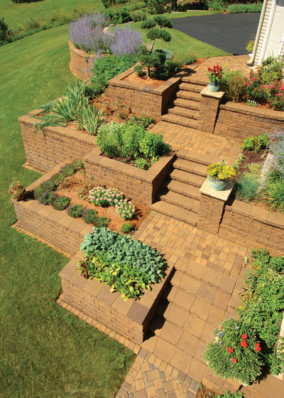 Traditional Landscape by Versa-Lok Retaining Wall Systems