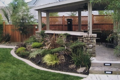 Photo of a craftsman landscaping in Sacramento.