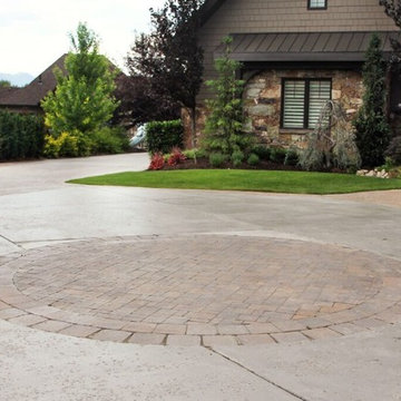 Roundabout Driveway With Pavers