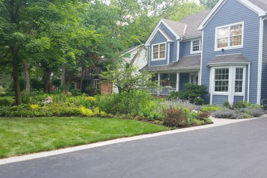 Design ideas for a mid-sized transitional partial sun front yard concrete paver landscaping in Chicago for summer.