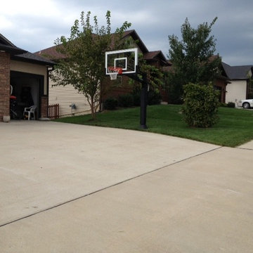 Ronnie L's Pro Dunk Gold Basketball System on a 35x30 in Columbia, MO