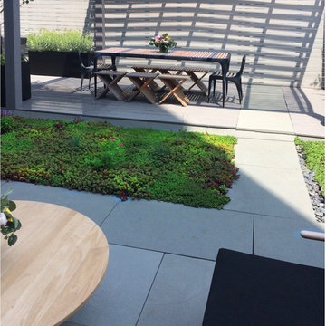 Roof garden dining and lounge areas