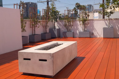 Inspiration for a contemporary deck remodel in Los Angeles