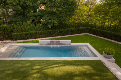 Photo of a contemporary landscaping in Toronto.