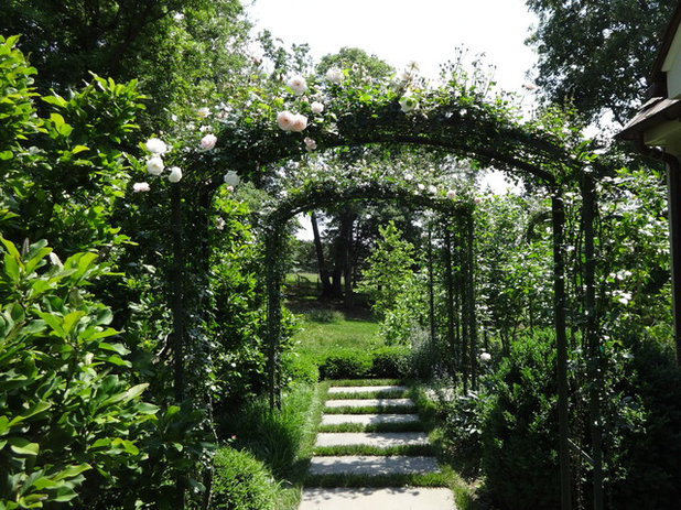 Klassisch Garten by JW Townsend Inc.