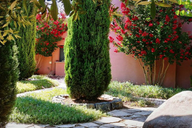 Idée de décoration pour un jardin méditerranéen avec une exposition ensoleillée.