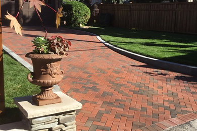 Design ideas for a traditional landscaping in Minneapolis.