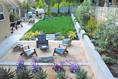 This is an example of a mid-sized modern backyard landscaping in San Francisco.