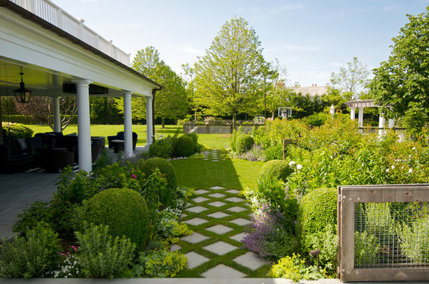Traditional Garden by Lear + Mahoney Landscape Architecture