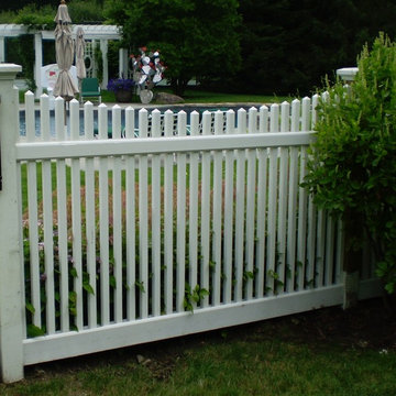 Scalloped Connecticut Picket Fence