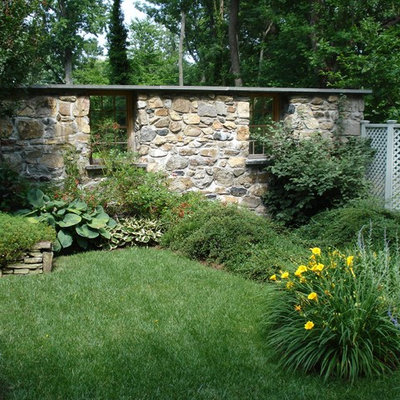 This is an example of a traditional backyard landscaping in Baltimore.