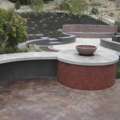 Design ideas for a contemporary retaining wall landscape in San Luis Obispo.