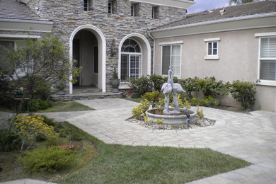 Photo of a large transitional courtyard concrete paver garden path in Los Angeles.