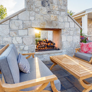 Geräumige Klassische Gartenkamin hinter dem Haus mit Betonplatten in Salt Lake City