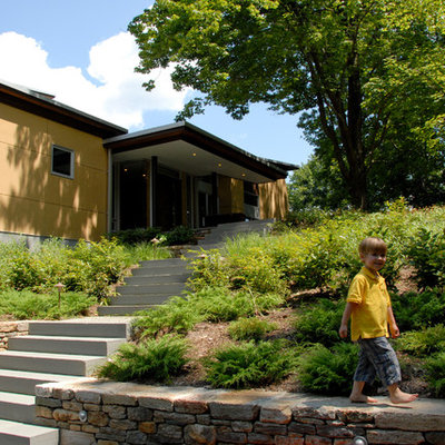 Design ideas for a contemporary retaining wall landscape in Boston.