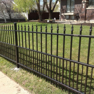 Simlicity Fence with Dog Bar