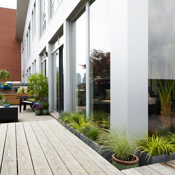 Sleek L-Shaped Rooftop Living Space
